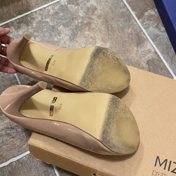 Nude Pumps Size 4.5 - Picture 3 of 4